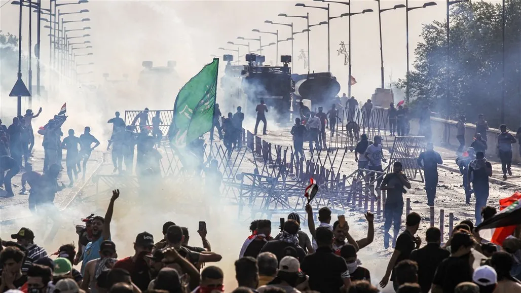 العراقيون يتوافدون إلى ساحة التحرير لإحياء الذكرى الثالثة لانتفاضة أكتوبر