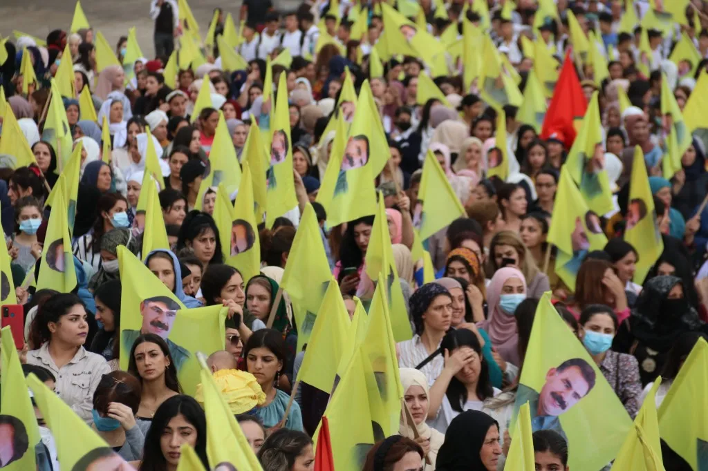 ​​​​​​​الآلاف من مكونات منطقة ديرك ينددون بالمؤامرة الدولية على القائد أوجلان