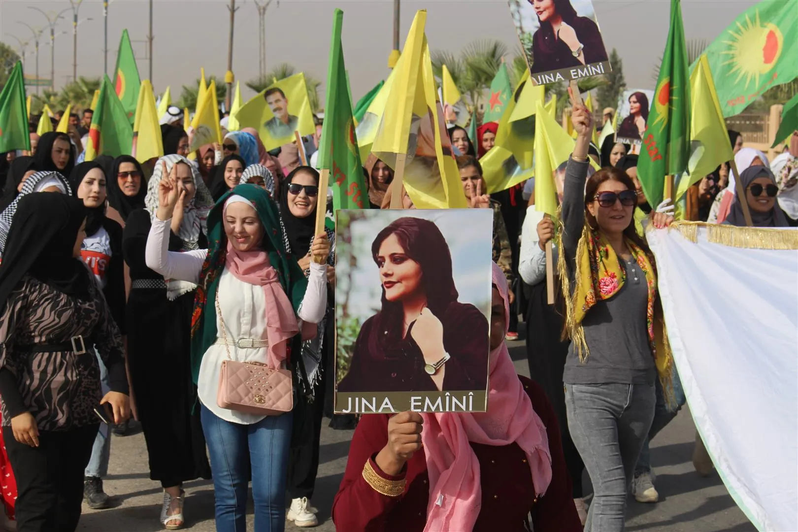 ​​​​​​​النساء في تل براك خلال مظاهرة: لننتفض في وجه سياسات الإبادة