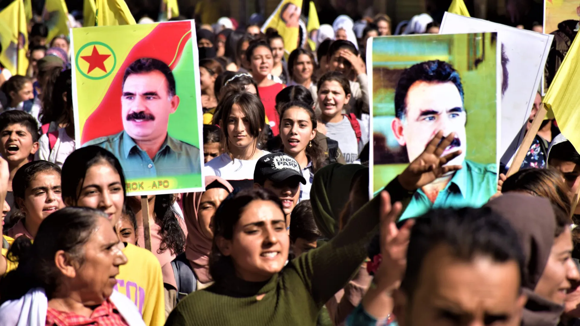 المئات في تل تمر يتظاهرون تنديدا بالمؤامرة الدولية على القائد عبد الله أوجلان