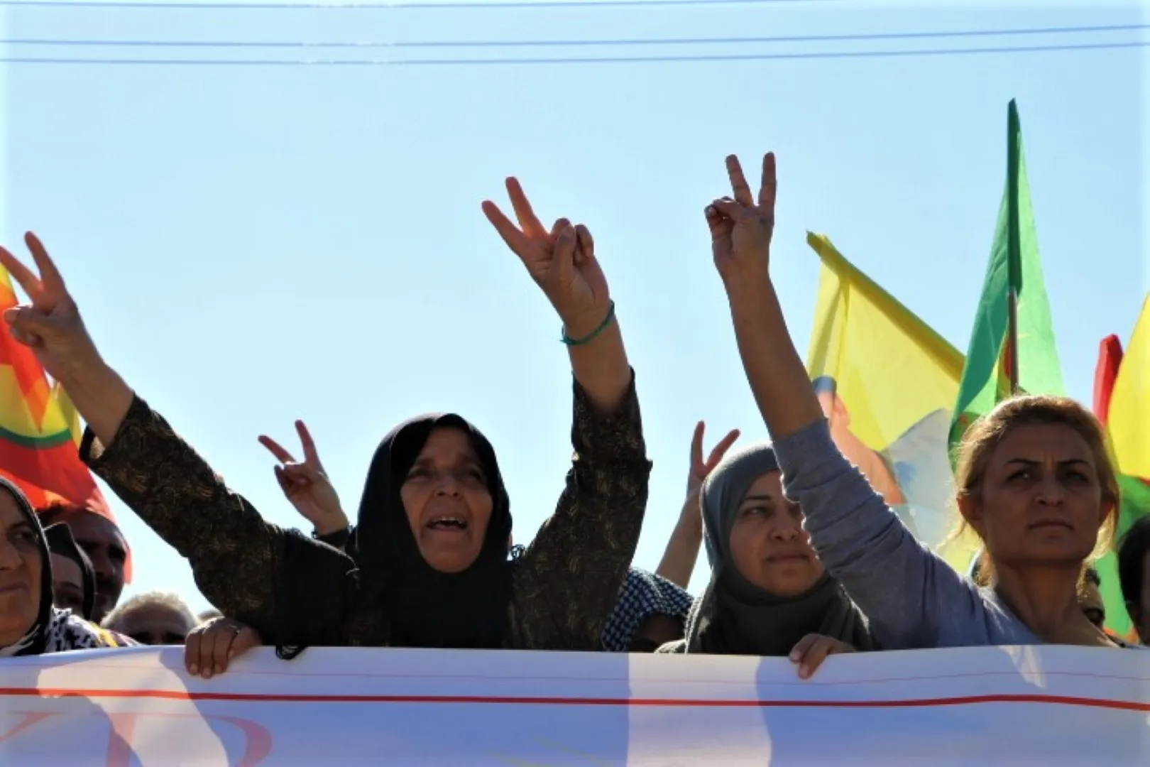 ​​​​​​​​​​​​​​​​​​​​​​​​​​​​"صمتكم هو تعاونكم في إبادتنا" الآلاف في الحسكة يتظاهرون ضد الصمت الدولي حيال الهجمات التركية
