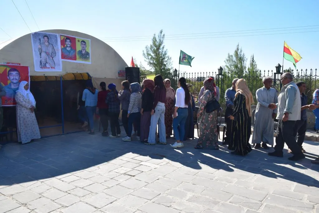 ​​​​​​​خلال مراسم عزاء 4 شهداء أهالي إقليم الفرات يؤكدون على مواصلة النضال في وجه جميع المخططات