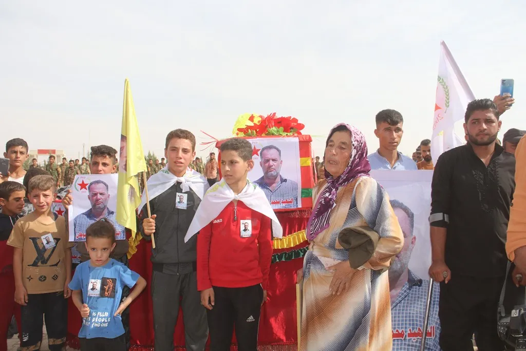 ​​​​​​​أهالي ناحية الشدادي يشيّعون جثمان الشهيد محمد بوزان إلى مثواه الأخير