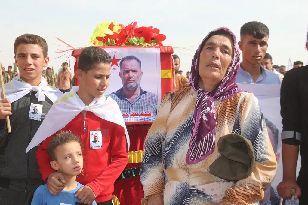 ​​​​​​​أهالي ناحية الشدادي يشيّعون جثمان الشهيد محمد بوزان إلى مثواه الأخير
