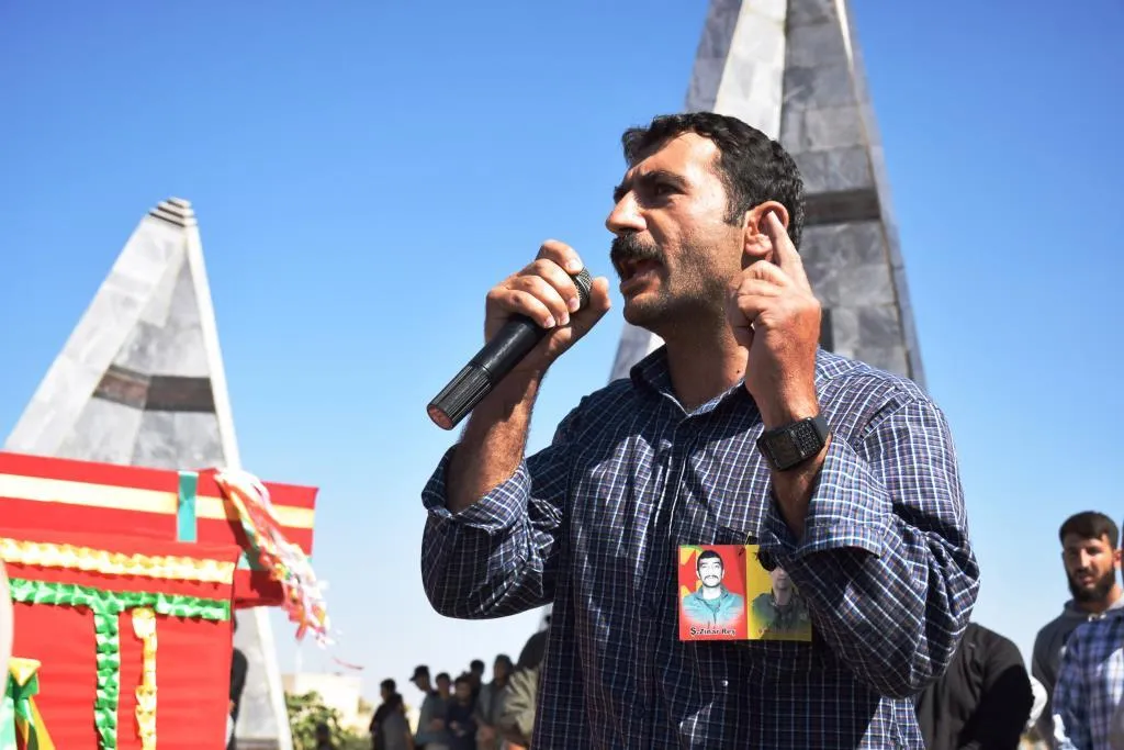بمراسم مهيبة.. تشييع جثمان القيادي كوجرو باتمان