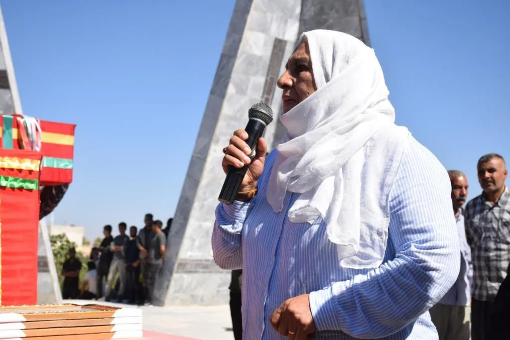 بمراسم مهيبة.. تشييع جثمان القيادي كوجرو باتمان