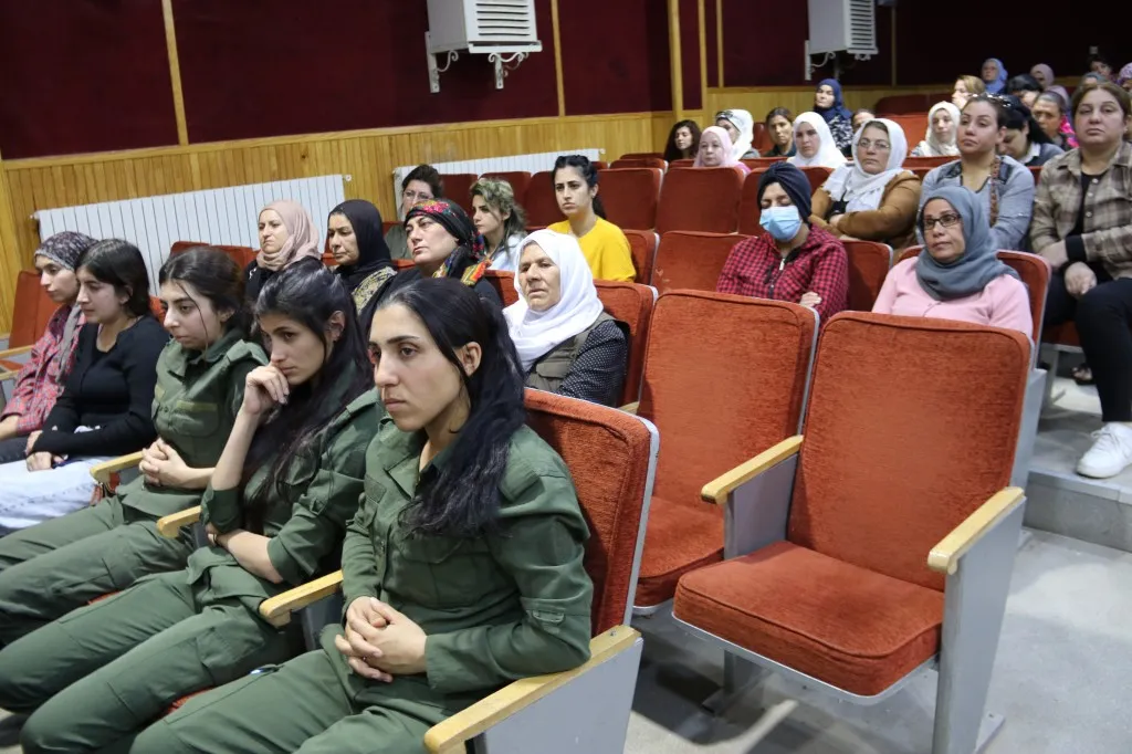 ​​​​​​​الآلاف في مقاطعة قامشلو يستذكرون الشهيدة بيريتان ويؤكدون مواصلة النضال ضد نهج الخيانة