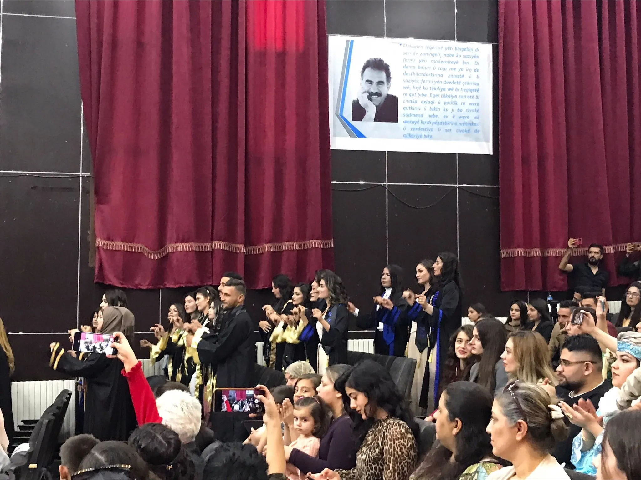 ​​​​​​​المئات في كوباني يحتفلون بتخرج 32 طالباً وطالبة من جامعة كوباني - تم التحديث
