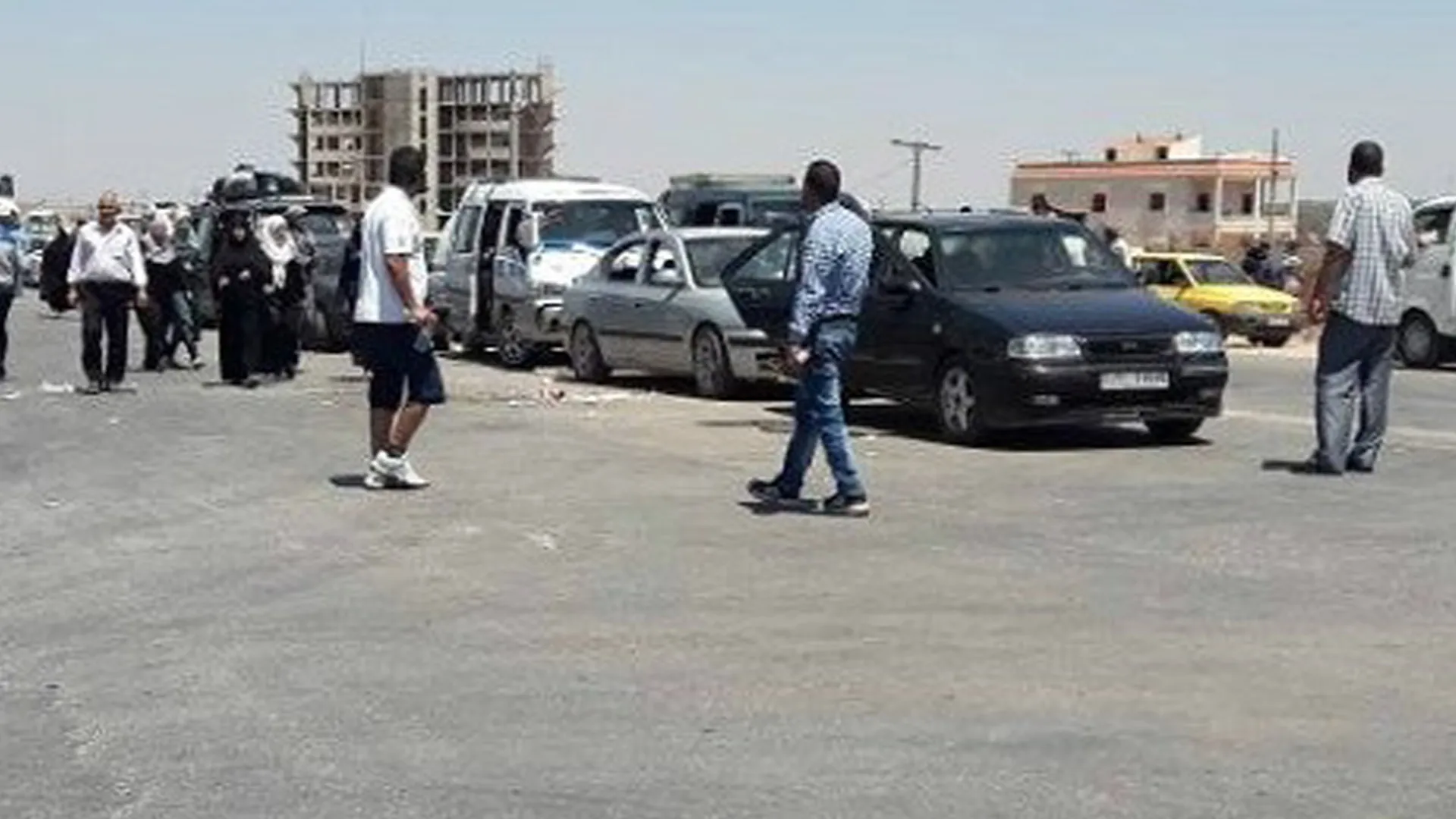​​​​​​​مجموعات مسلحة في نبل والزهراء تقطع طريق حلب أمام مهجري عفرين