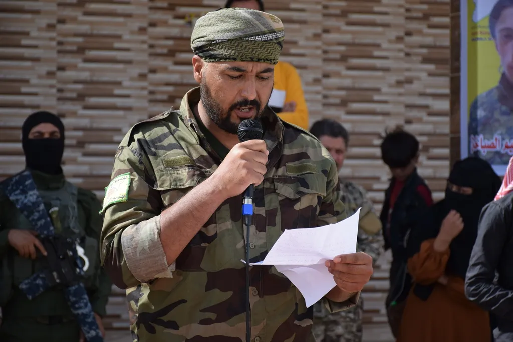 ​​​​​​​أهالي المنطقة الجنوبية لمقاطعة الحسكة يشيعون جثمان الشهيد أحمد إبراهيم الصباخة إلى مثواه الأخير