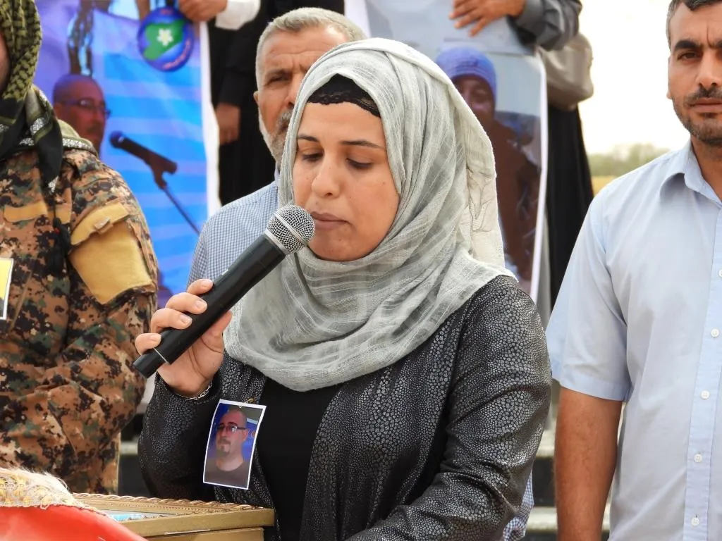 أهالي الطبقة يشيّعون جثمان الشهيد إبراهيم الأحمد وحزب سوريا المستقبل يعلن استشهاد أحد أعضائه