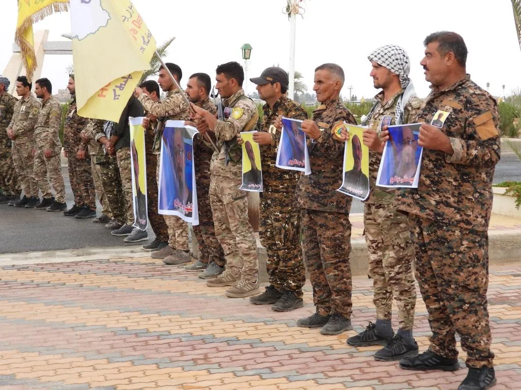 أهالي الطبقة يشيّعون جثمان الشهيد إبراهيم الأحمد وحزب سوريا المستقبل يعلن استشهاد أحد أعضائه