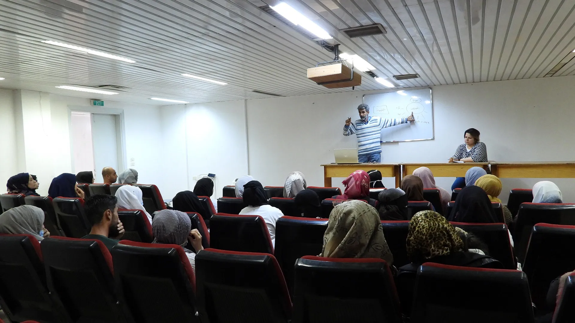 الطبقة ...محاضرة توعوية عن مخاطر المخدرات وأضرارها على المجتمع