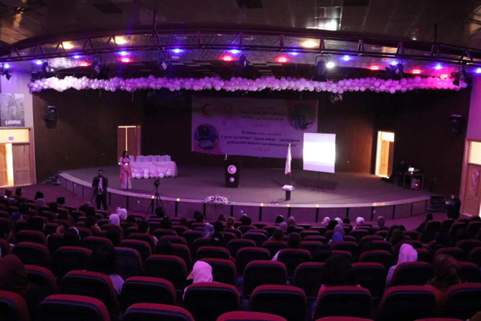 "لا تقتلي الحياة.. احميها"... لجنة المرأة في الهلال الأحمر الكردي تعقد ندوة حوارية