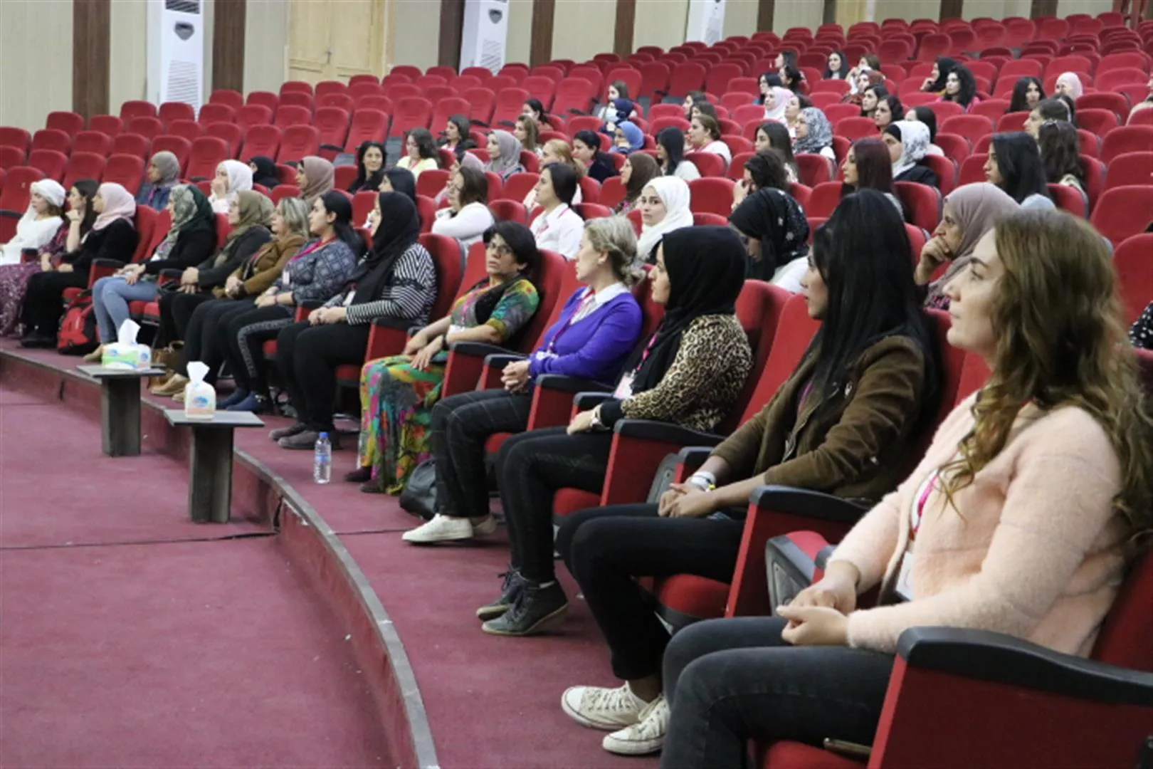 "لا تقتلي الحياة.. احميها"... لجنة المرأة في الهلال الأحمر الكردي تعقد ندوة حوارية