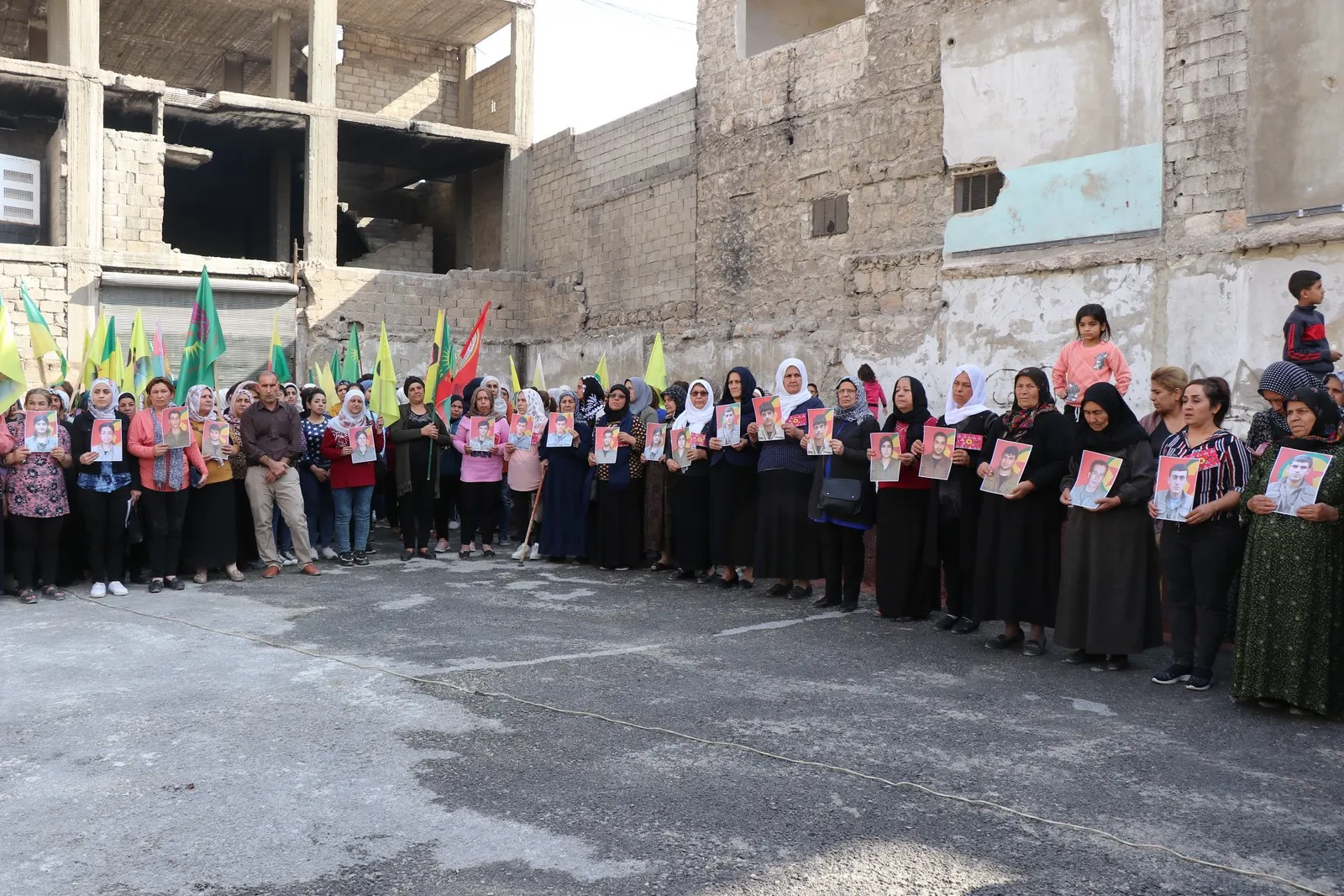خيمة اعتصام في حلب تندد باستخدام تركيا للأسلحة المحظورة ومشاركون يعاهدون السير على خطا الشهداء 