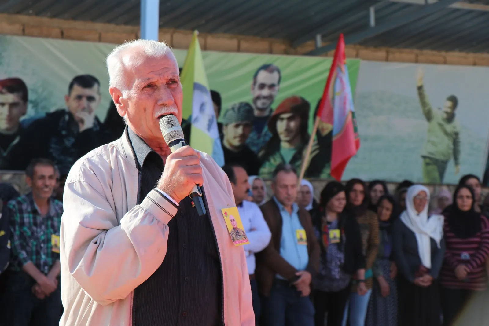جثمان الشهيد محمد عرب يوارى الثرى في مزار الشهداء بحلب