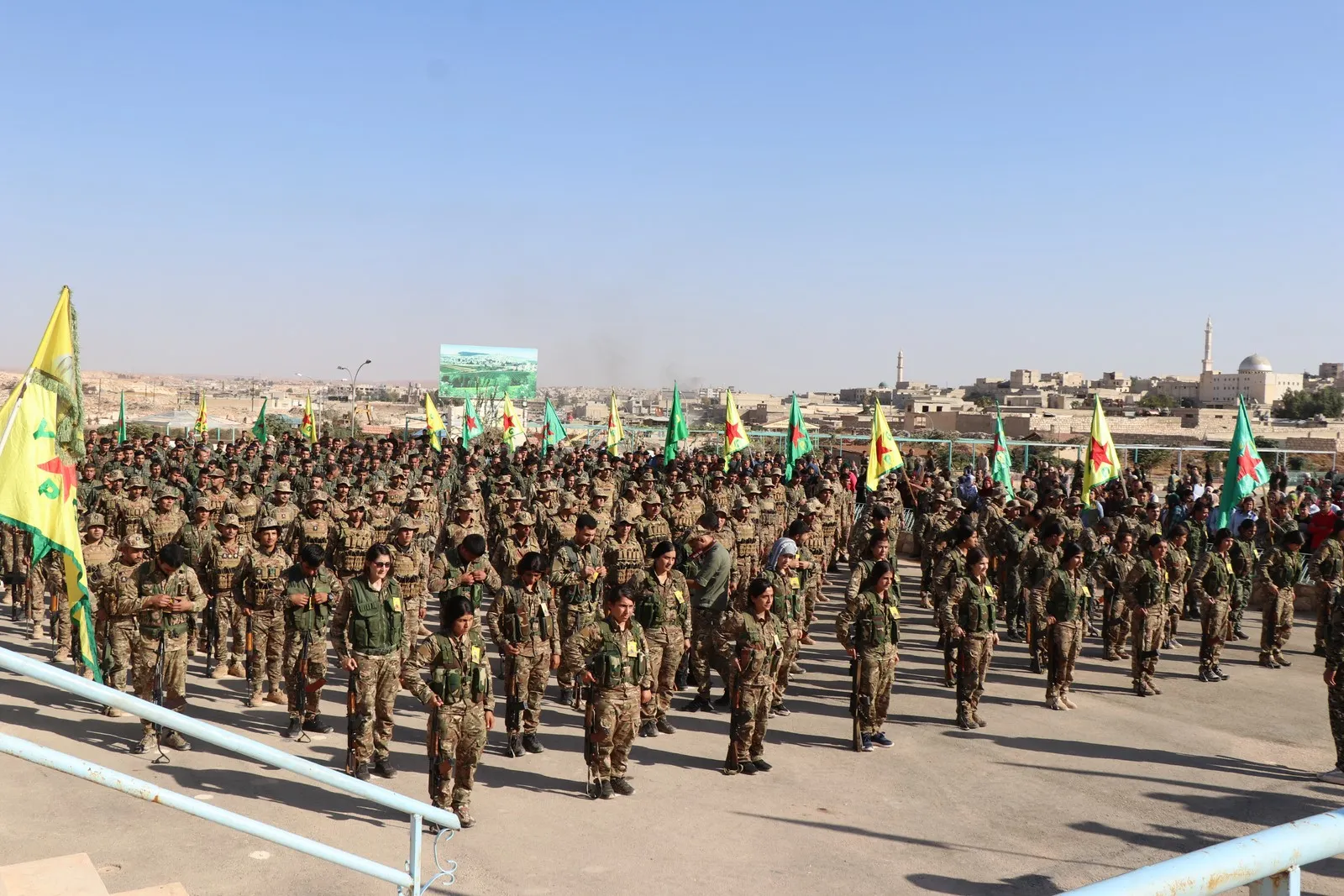 جثمان الشهيد محمد عرب يوارى الثرى في مزار الشهداء بحلب