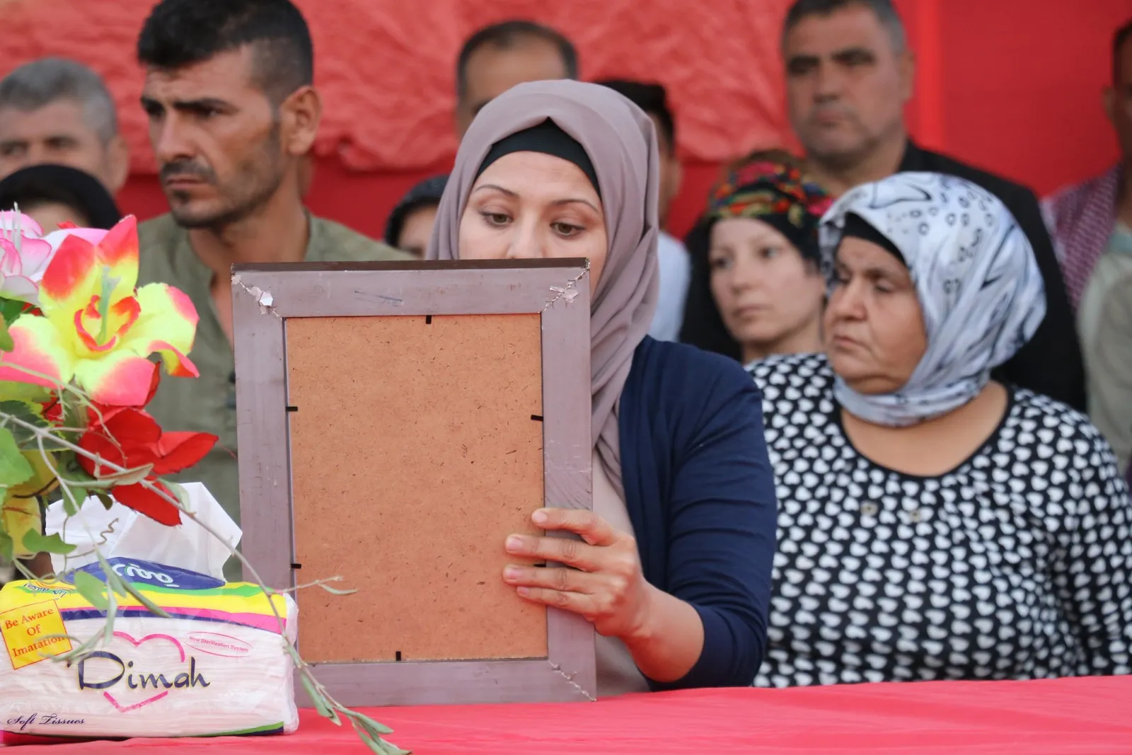 أهالي إقليم عفرين يشيّعون جثمان الشهيد جكدار إلى مثواه الأخير