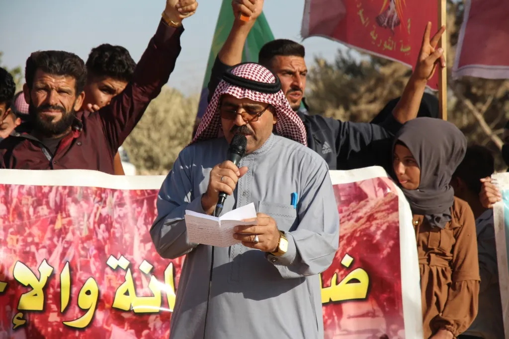 أهالي ريف منبج ينددون بالمؤامرة الدولية على القائد عبدالله أوجلان