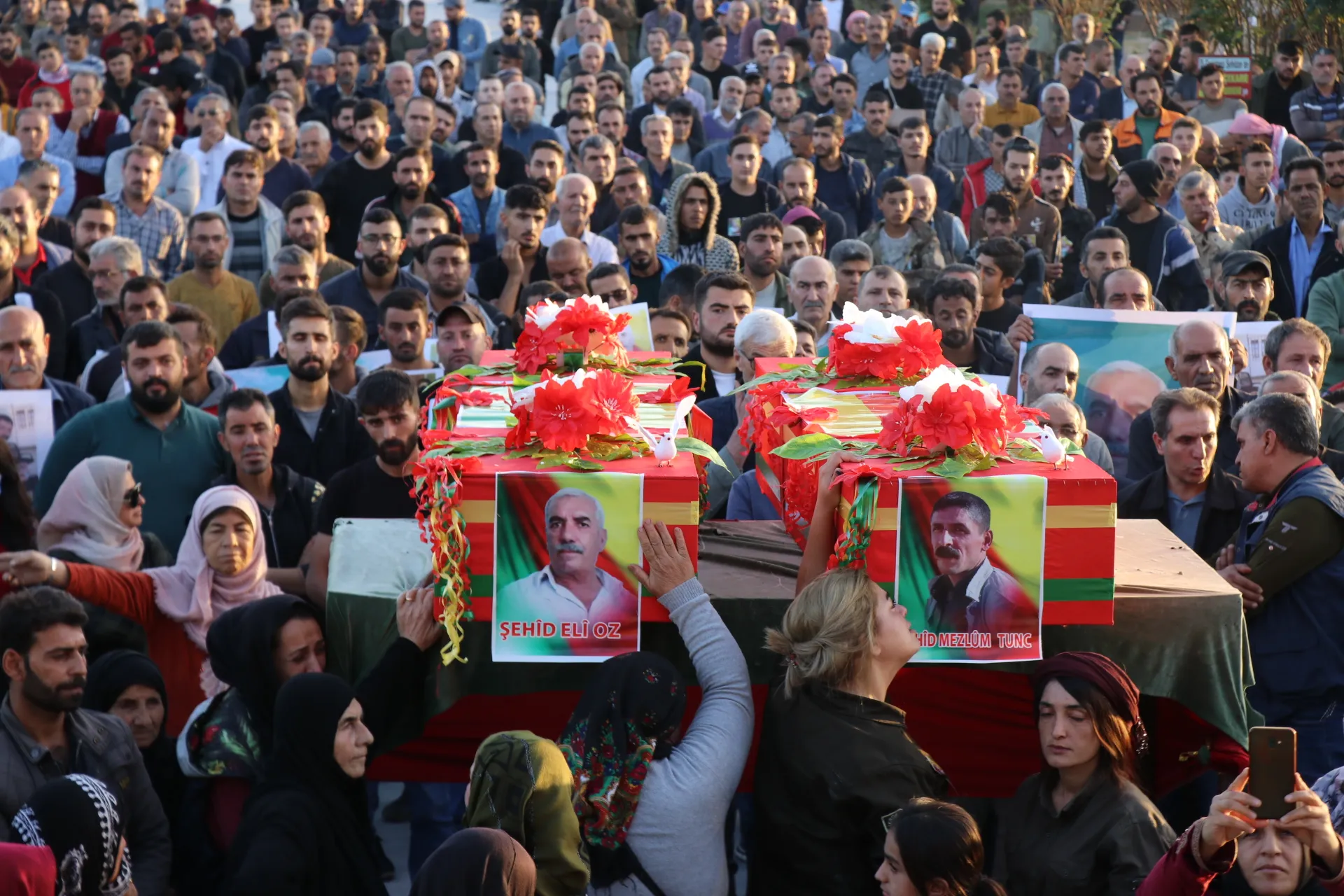 في مراسم شهيدي القصف على قامشلو: سنجعل العملاء والخونة يدفعون الثمن غالياً