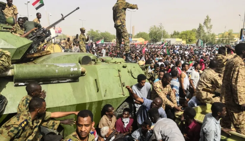 هل ينهي تقارب العسكر والمدنيين صراع السلطة في السودان؟