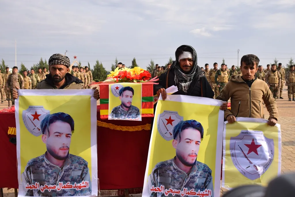​​​​​​​أهالي الشدادي يشيّعون جثمان الشهيد كمال صبحي الحمد