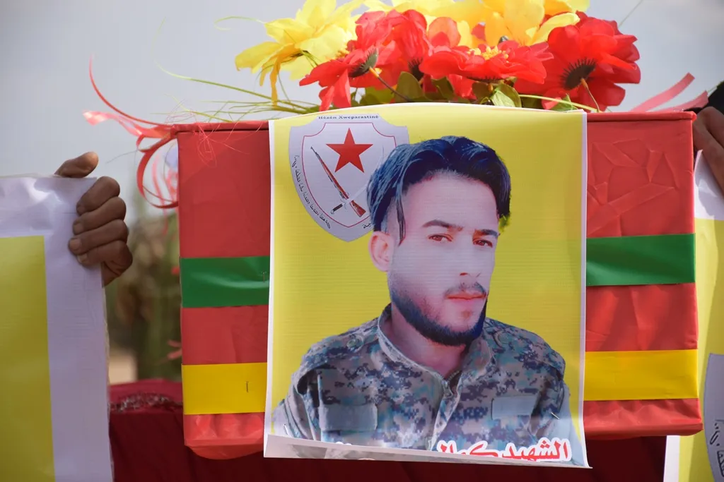 ​​​​​​​أهالي الشدادي يشيّعون جثمان الشهيد كمال صبحي الحمد