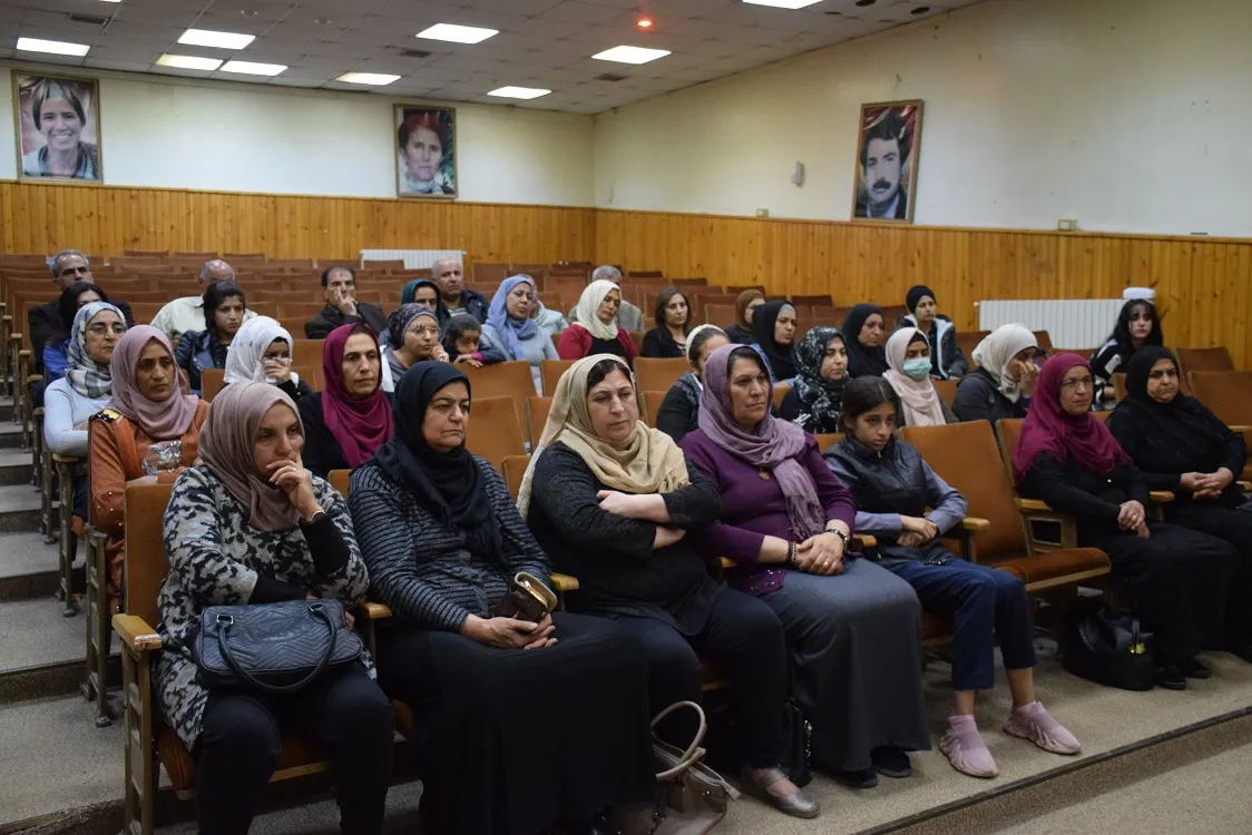 ​​​​​​​ندوة حوارية عن علم المرأة وشعار "Jin ,Jiyan, Azadî" في كركي لكي