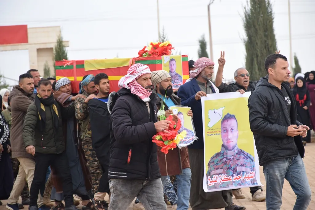 ​​​​​​​أهالي الشدادي يشيعون جثمان الشهيد أحمد عكلة الشيخ