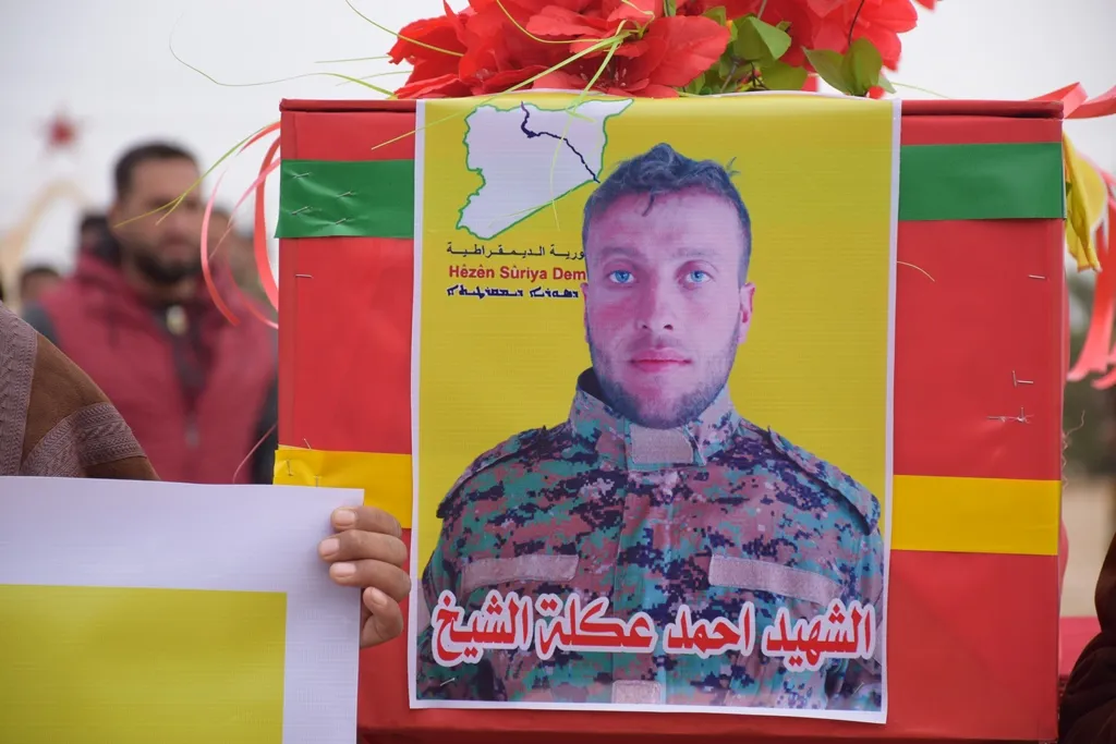 ​​​​​​​أهالي الشدادي يشيعون جثمان الشهيد أحمد عكلة الشيخ