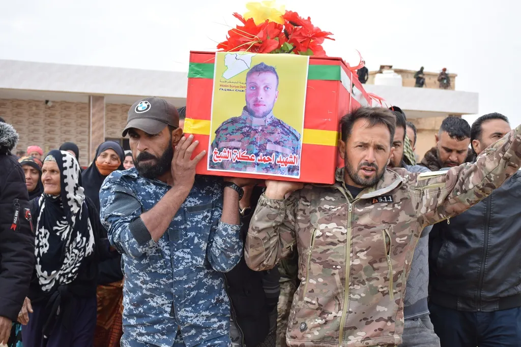 ​​​​​​​أهالي الشدادي يشيعون جثمان الشهيد أحمد عكلة الشيخ