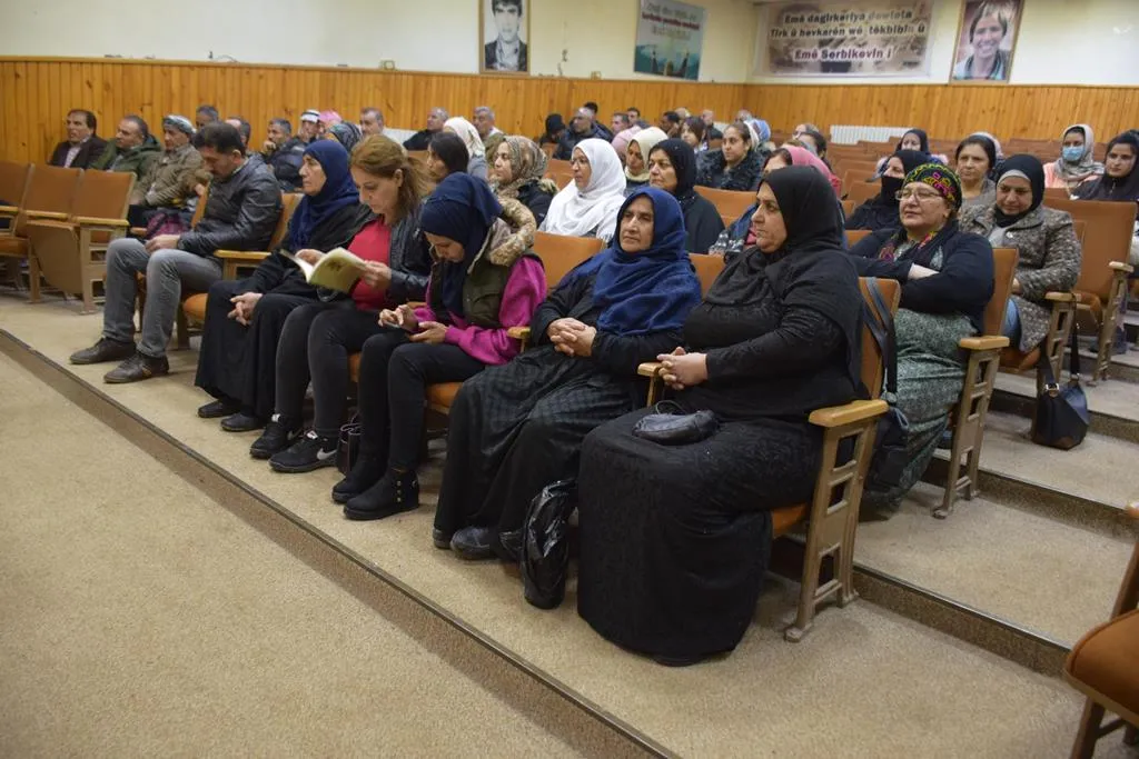 مشاركون في ندوة حوارية: يجب أن نكون مخلصين في عملنا لتحقيق الحرية الجسدية للقائد أوجلان