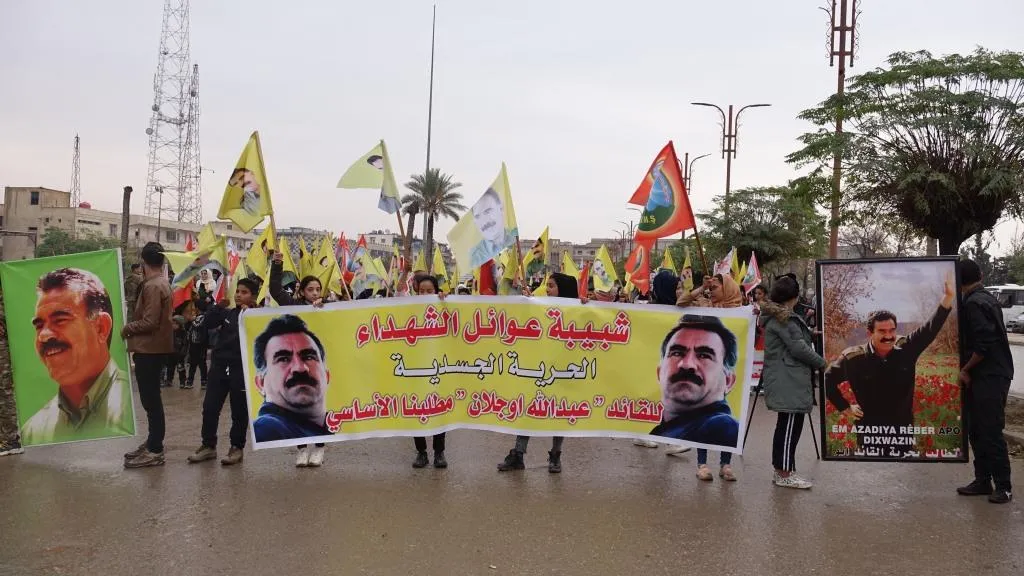 ​​​​​​​المئات في الرقة يطالبون بالحرية الجسدية للقائد عبد الله أوجلان