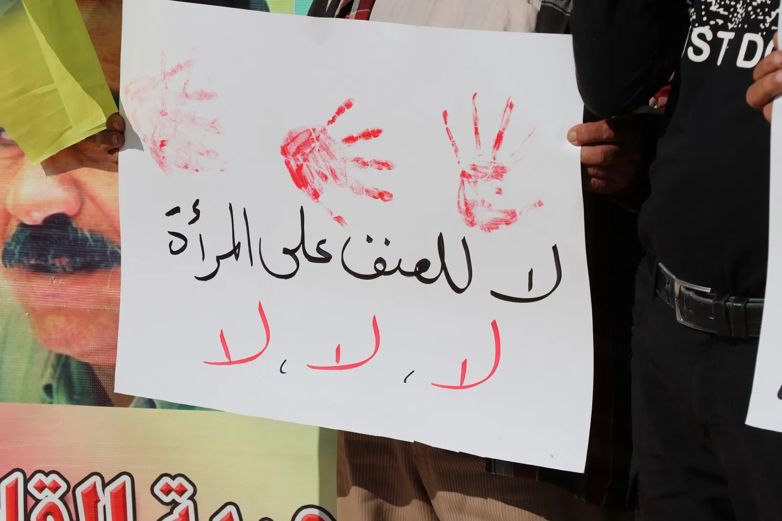 ​​​​​​​مئات الرجال في إقليمي الفرات وعفرين يتظاهرون تنديداً بالعنف ضد المرأة