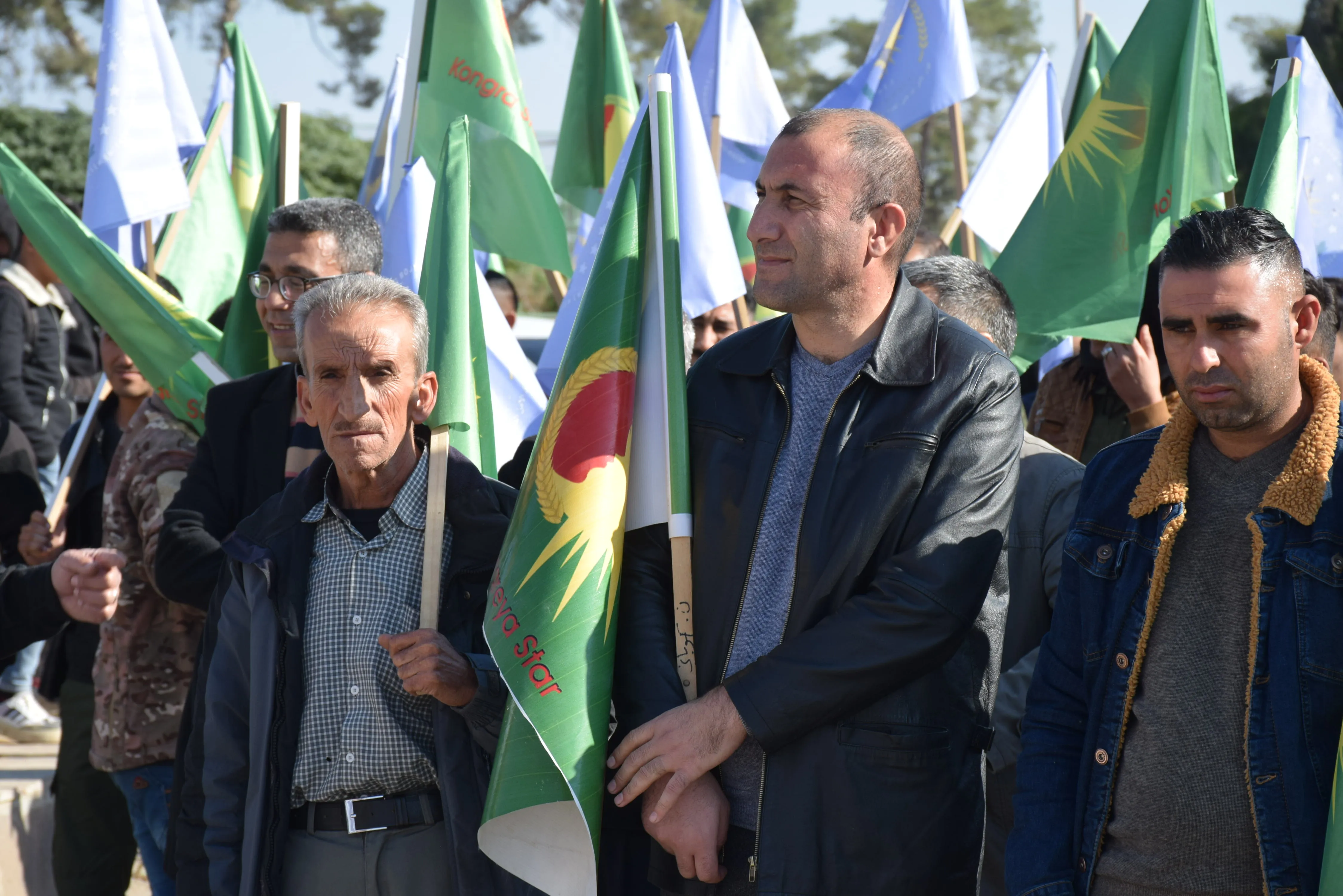 ​​​​​​​مئات الرجال في إقليمي الفرات وعفرين يتظاهرون تنديداً بالعنف ضد المرأة