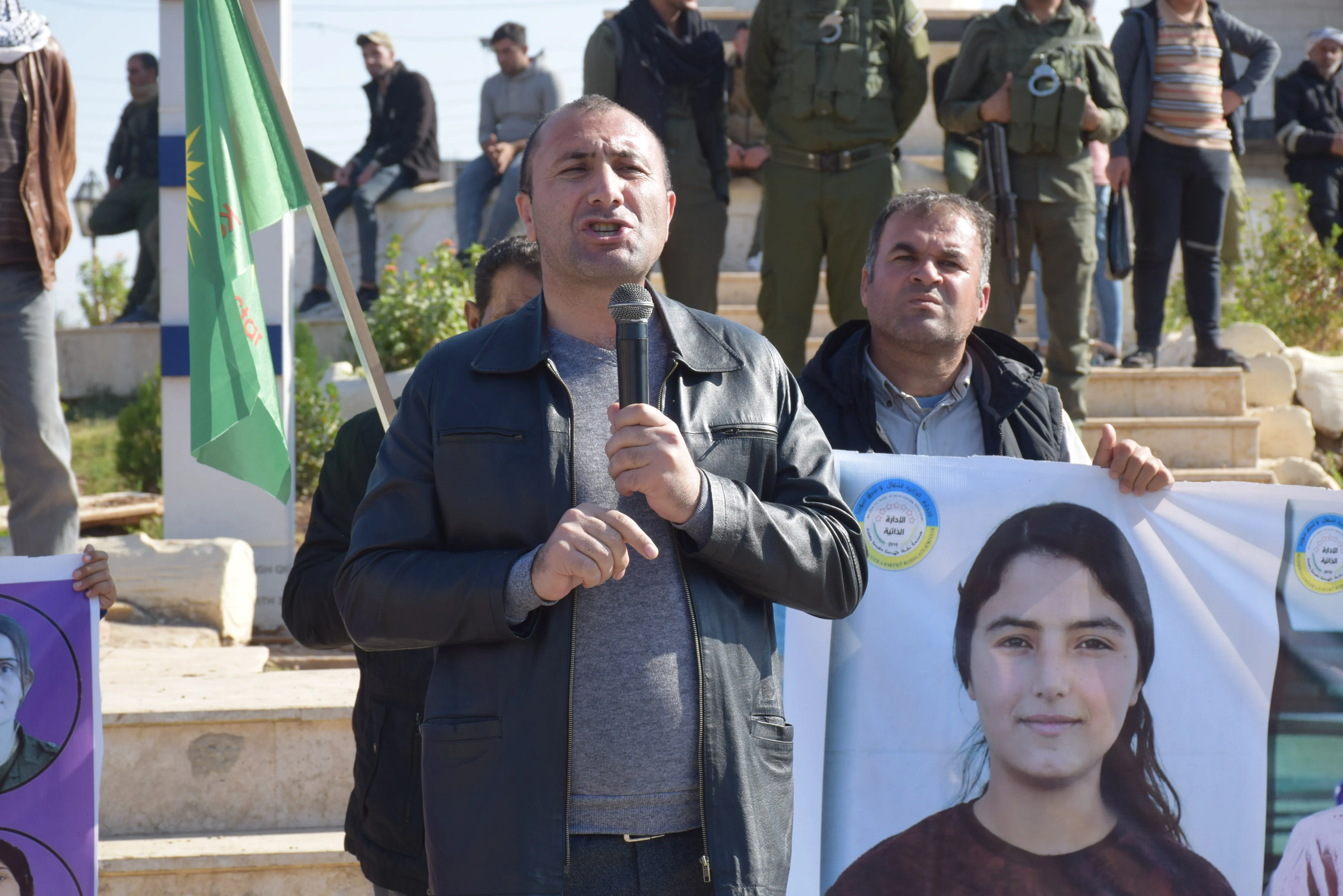 ​​​​​​​مئات الرجال في إقليمي الفرات وعفرين يتظاهرون تنديداً بالعنف ضد المرأة