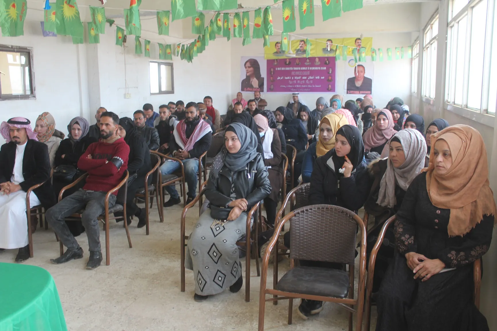 ​​​​​​​خلال مظاهرة وسلسلة محاضرات: للمرأة دور رئيس في بناء مجتمع ديمقراطي