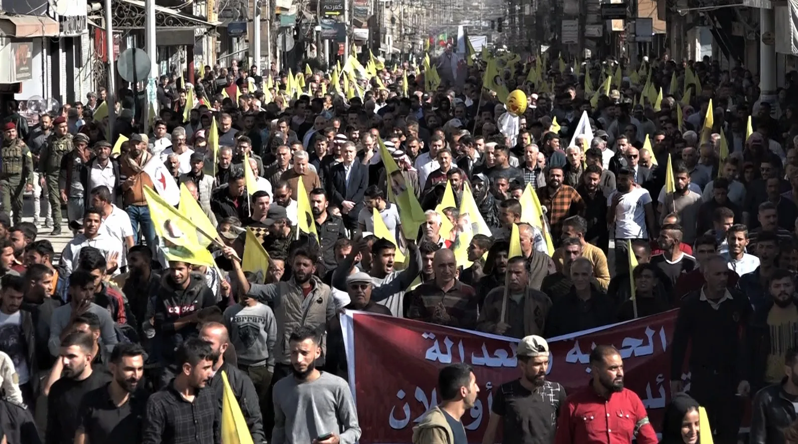 ​​​​​​​آلاف العرب والكرد والسريان يتظاهرون تنديداً بقرار تمديد حظر اللقاء بالقائد أوجلان