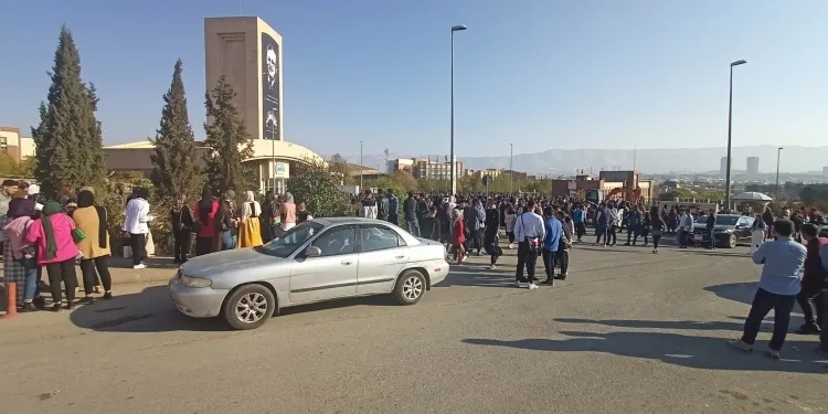 طلاب جامعة السليمانية وإدارة جامعة كرميان يواصلون احتجاجهم على عدم الاستجابة لمطالبهم