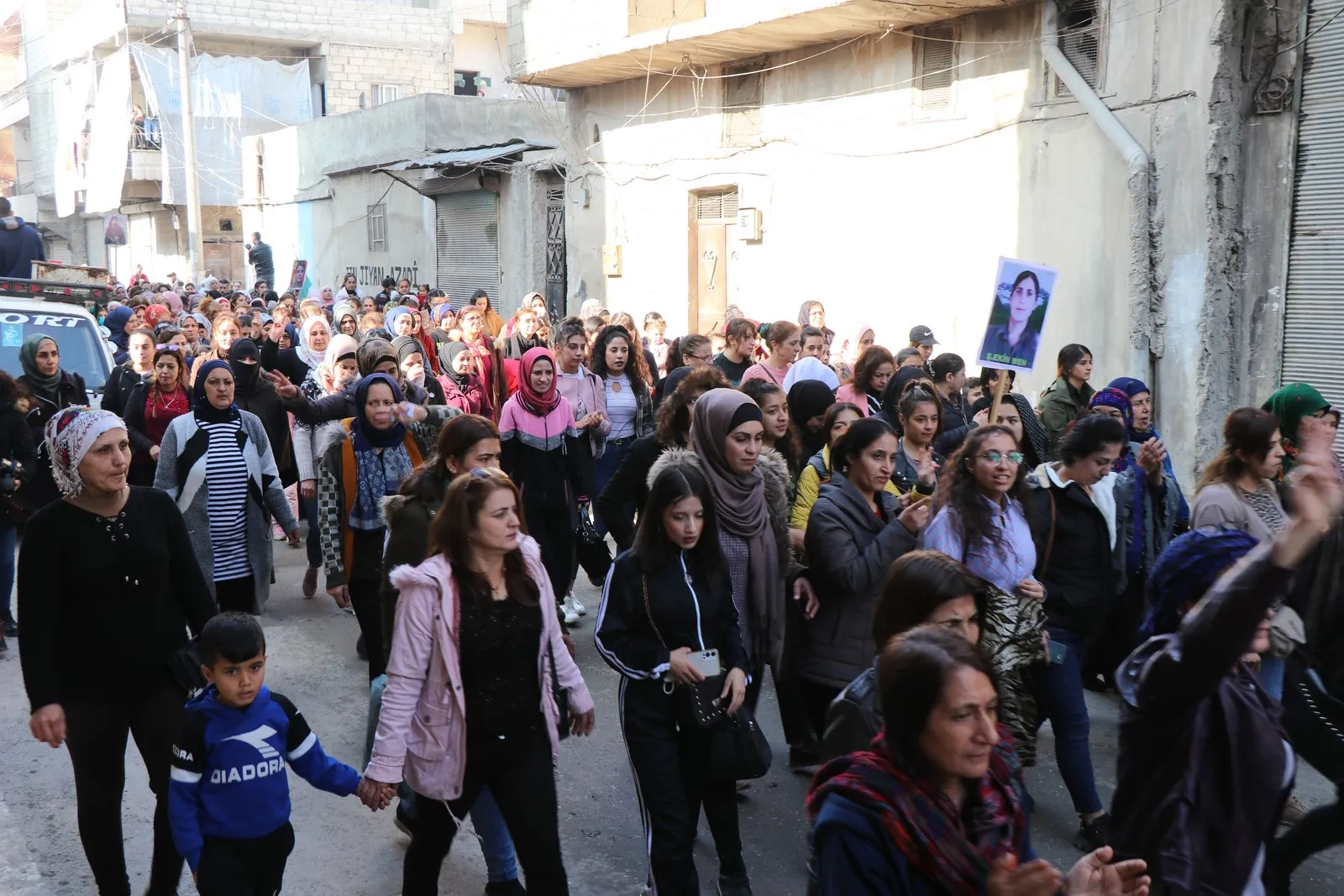 ​​​​​​​الآلاف في إقليم عفرين ومنبج وحلب ينددون بهجمات دولة الاحتلال ويؤكدون مواصلة المقاومة