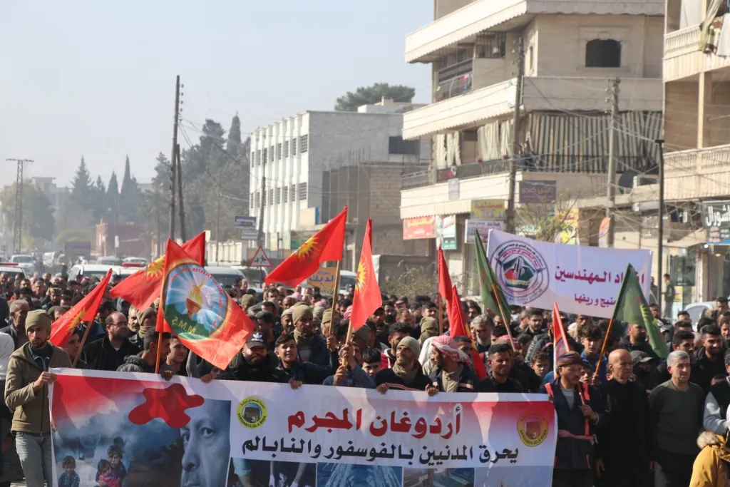 ​​​​​​​الآلاف في إقليم عفرين ومنبج وحلب ينددون بهجمات دولة الاحتلال ويؤكدون مواصلة المقاومة