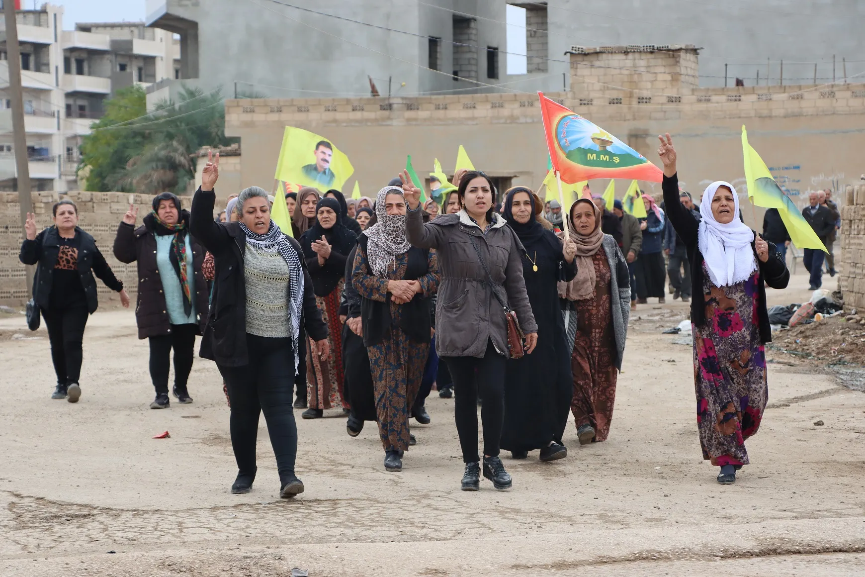 ​​​​​​​أهالي قامشلو في خيمة عزاء الشهيد ماهر المحسن: بمقاومة شهدائنا سنحقق النصر ضد المحتل
