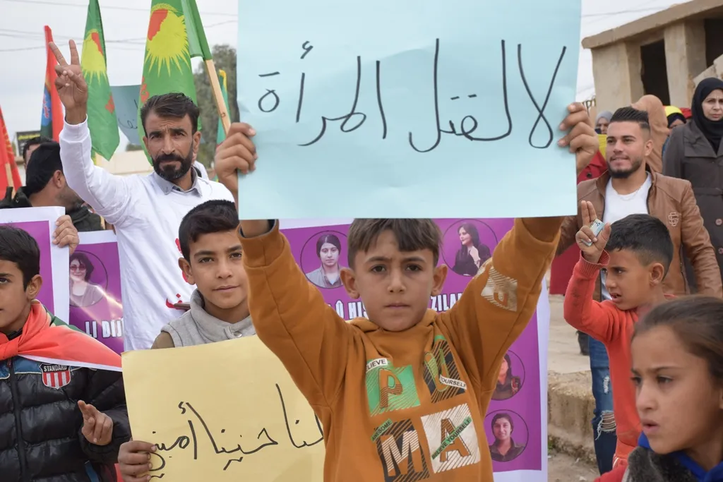 ​​​​​​​النساء والرجال في شمال وشرق سوريا ينددون بالعنف ضد المرأة