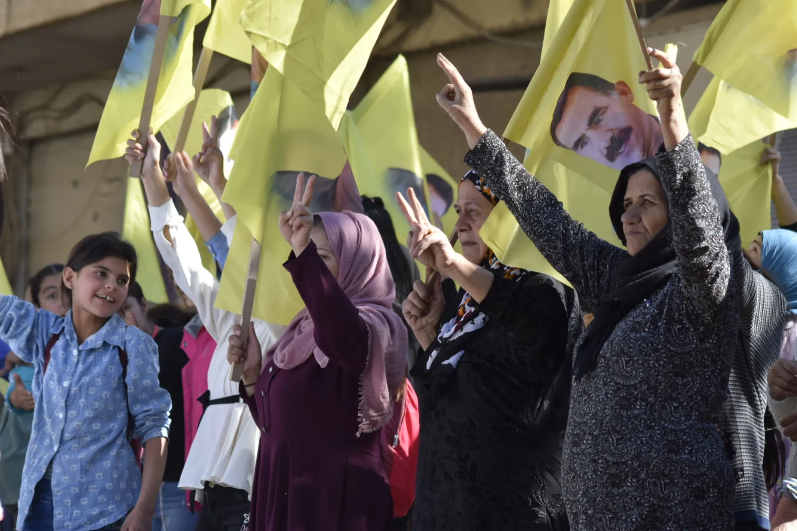 ​​​​​​​المئات من أهالي ناحية الدرباسية ينددون بالهجمات الكيماوية ويطالبون بالحرية الجسدية للقائد أوجلان