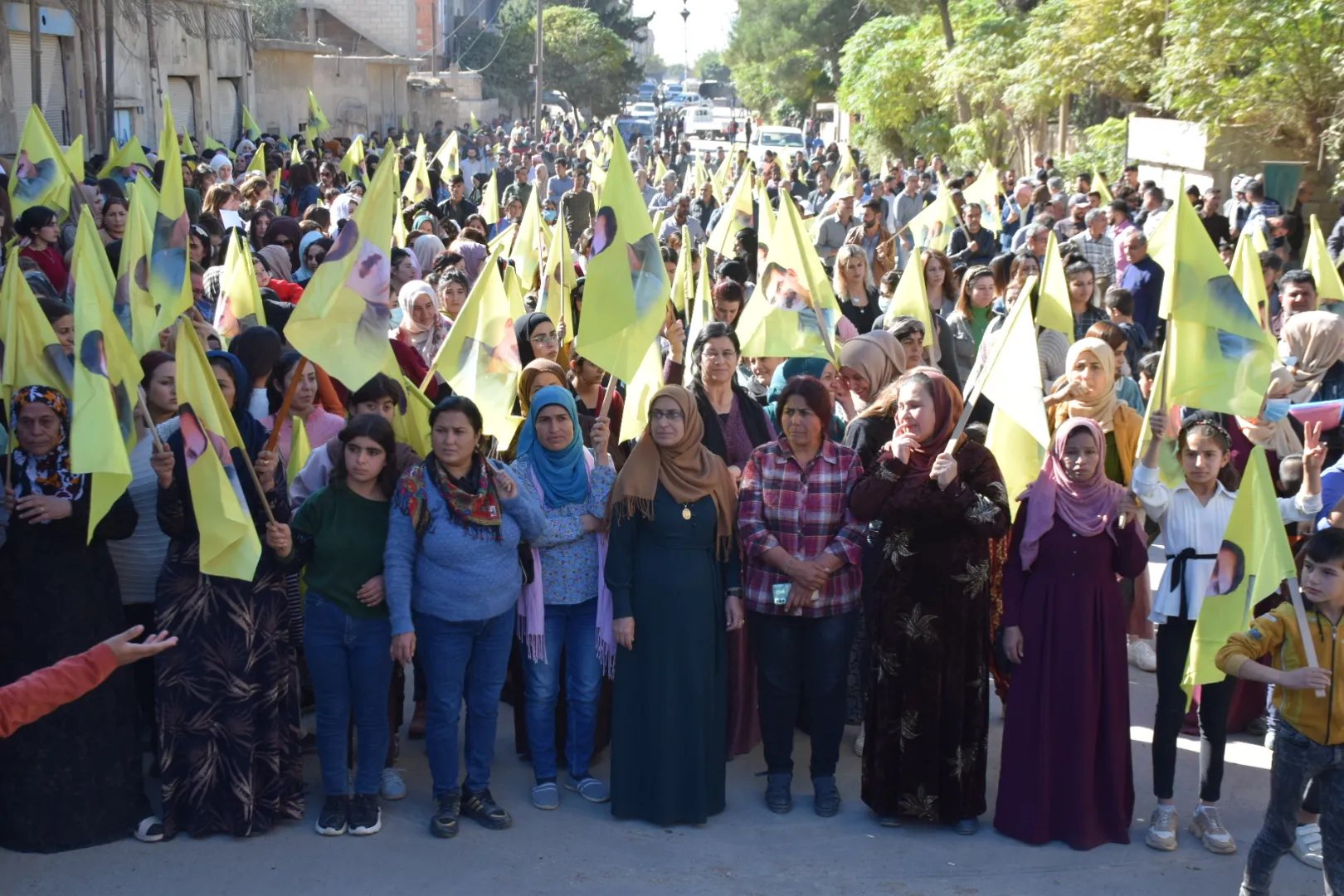 ​​​​​​​المئات من أهالي ناحية الدرباسية ينددون بالهجمات الكيماوية ويطالبون بالحرية الجسدية للقائد أوجلان