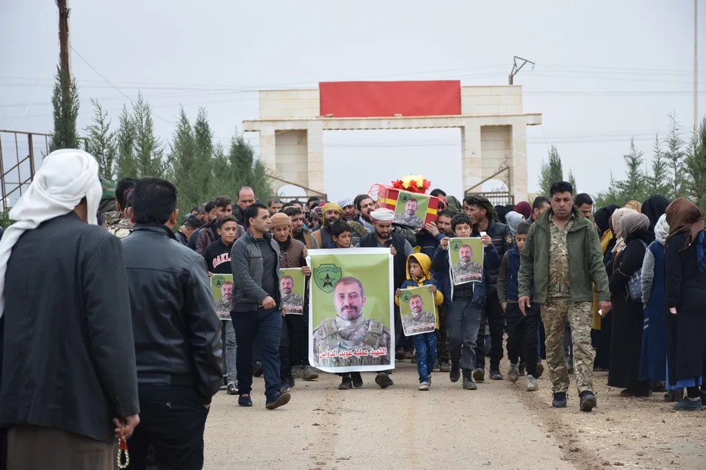 ​​​​​​​أهالي الشدادي يشيّعون جثمان الشهيد عطية الدواس إلى مثواه الأخير