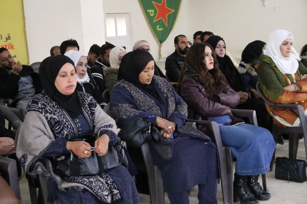​​​​​​​خلال محاضرات أهالي مقاطعة قامشلو يؤكدون على النضال تحت شعار " Jin,Jiyan, Azadî"