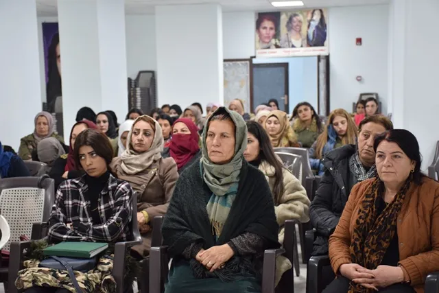 ​​​​​​​خلال محاضرات أهالي مقاطعة قامشلو يؤكدون على النضال تحت شعار " Jin,Jiyan, Azadî"