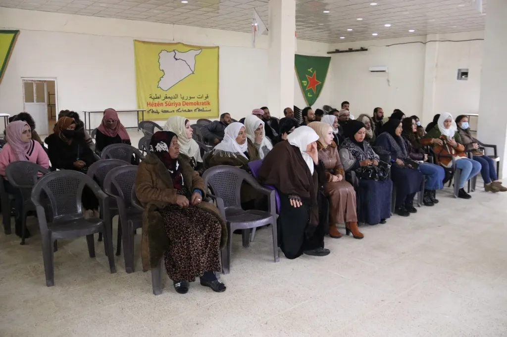 ​​​​​​​خلال محاضرات أهالي مقاطعة قامشلو يؤكدون على النضال تحت شعار " Jin,Jiyan, Azadî"